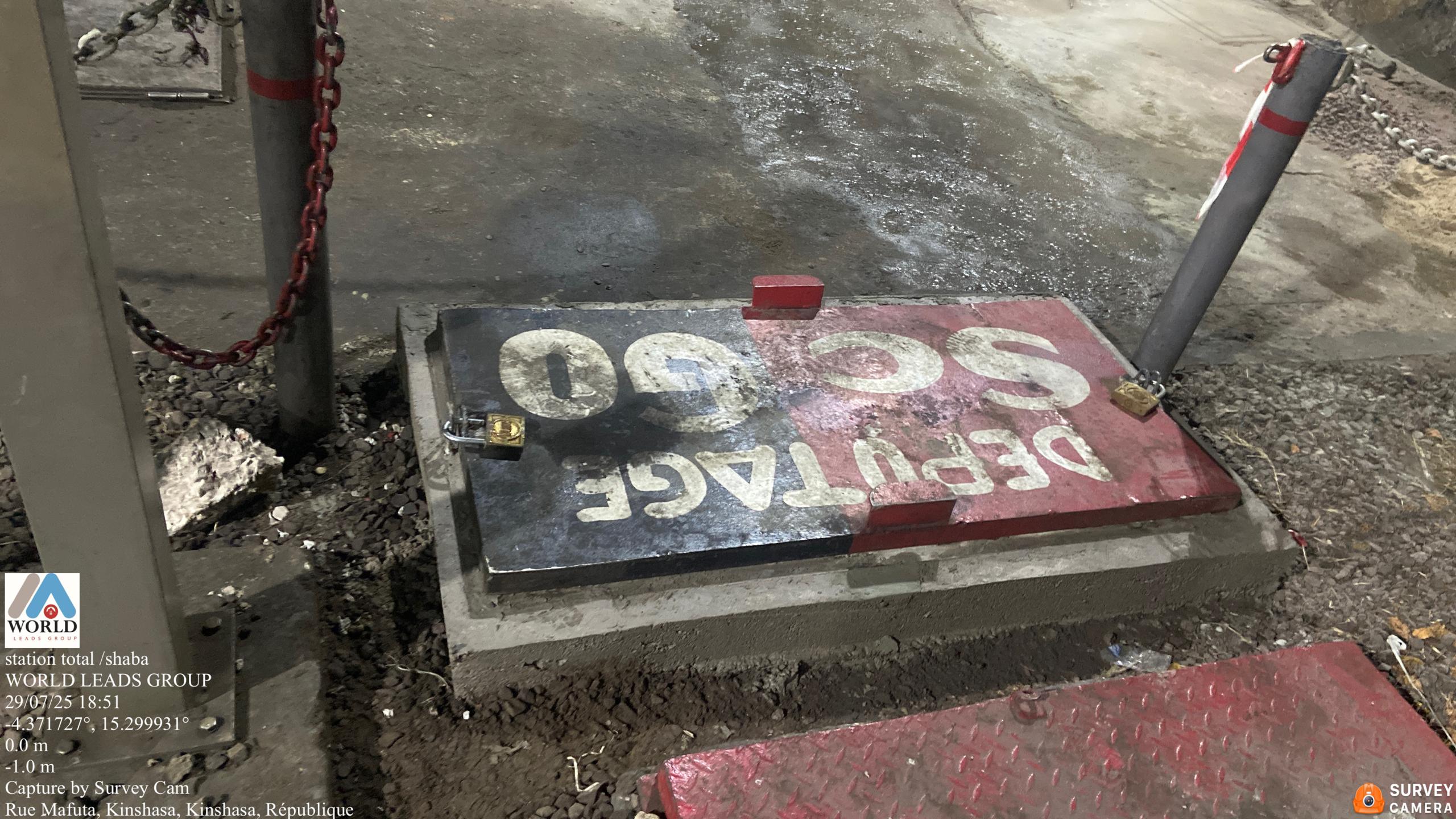 Après les travaux - Station-service Shaba: Fixation des couvercles de la zone de jaugeage